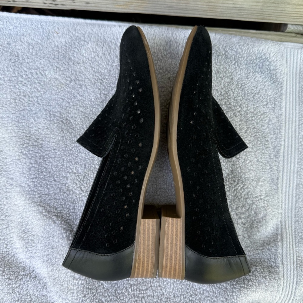 Clarks Black Suede Juliet Hayes Loafer Perforated Diamond Rubber Sole Size 8.5 M - Picture 4 of 15